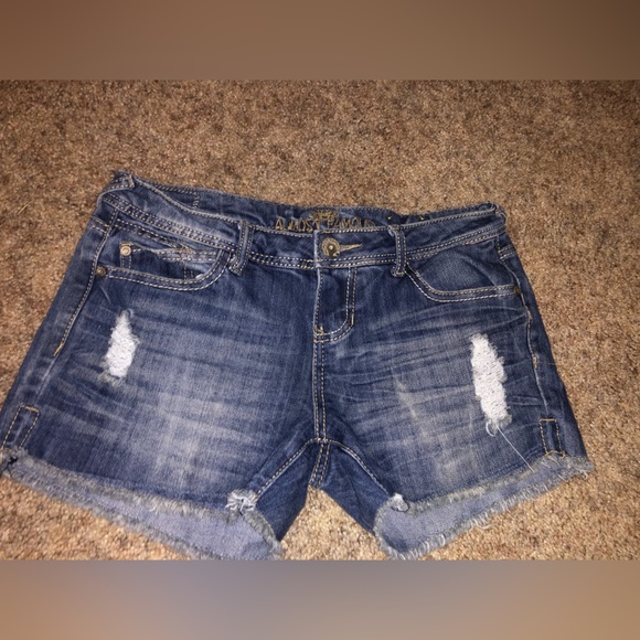 Almost Famous Women’s size 9 jean shorts - Picture 1 of 4